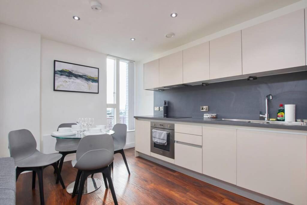 Stunning Apartment - Private Parking - Stadium Views Manchester Exterior foto